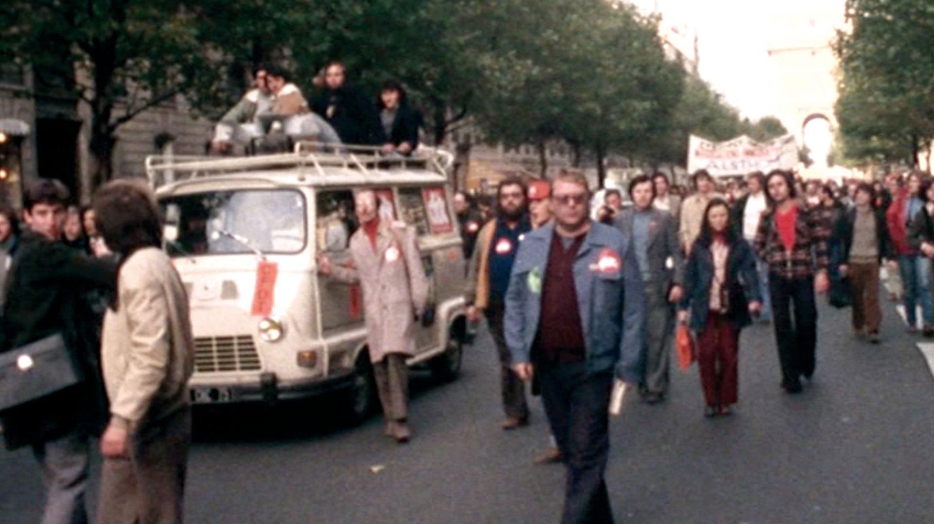 Le Dos au mur © Jean-Pierre Thorn - Les Productions de la Lanterne