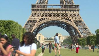 Paris métamorphoses: la tour Eiffel