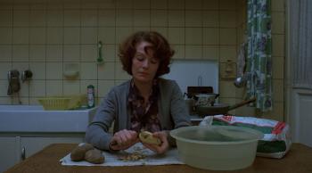  Jeanne Dielman, 23 quai du Commerce, 1080 Bruxelles © Collections CINEMATEK - @ Chantal Akerman Foundation 
